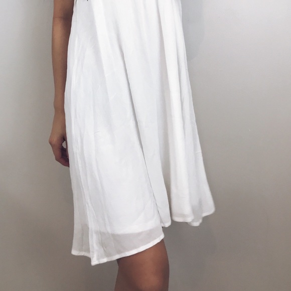 Amanda // White Embroidered Floral Dress - Picture 4 of 5